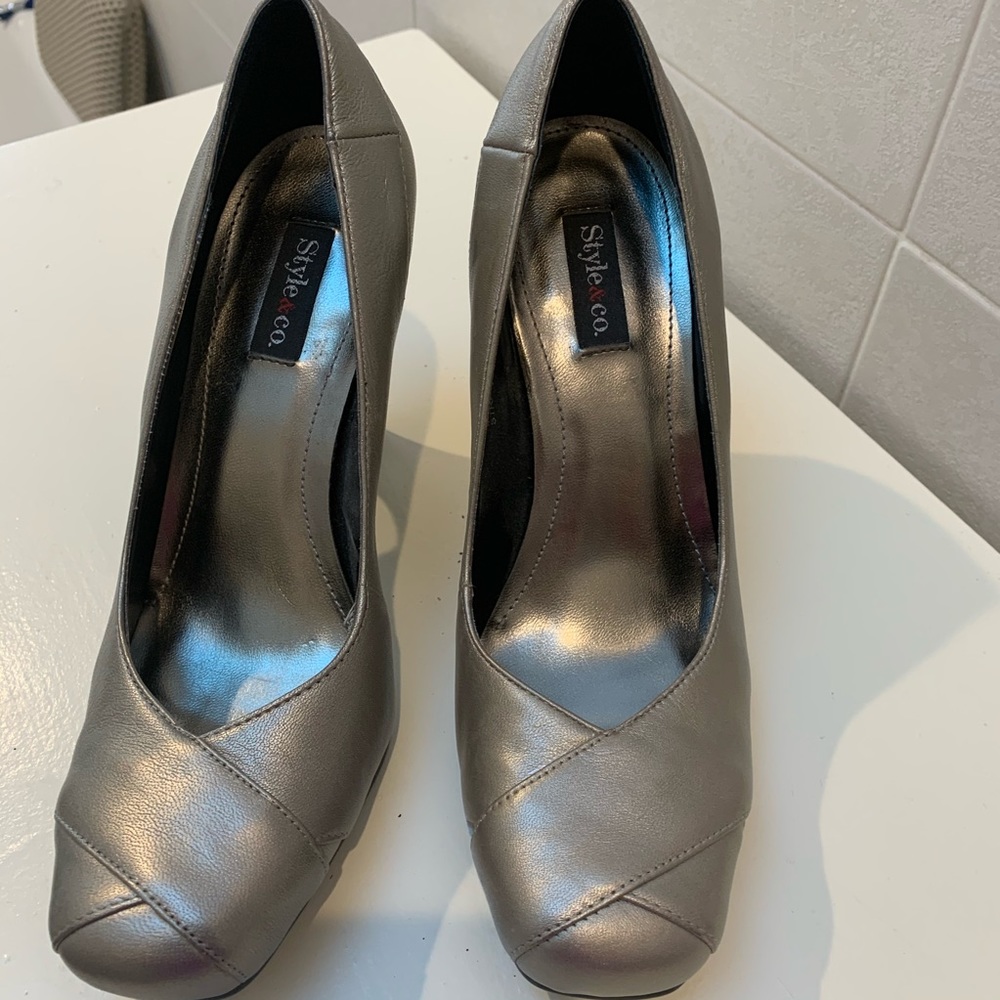Style & Co. heels